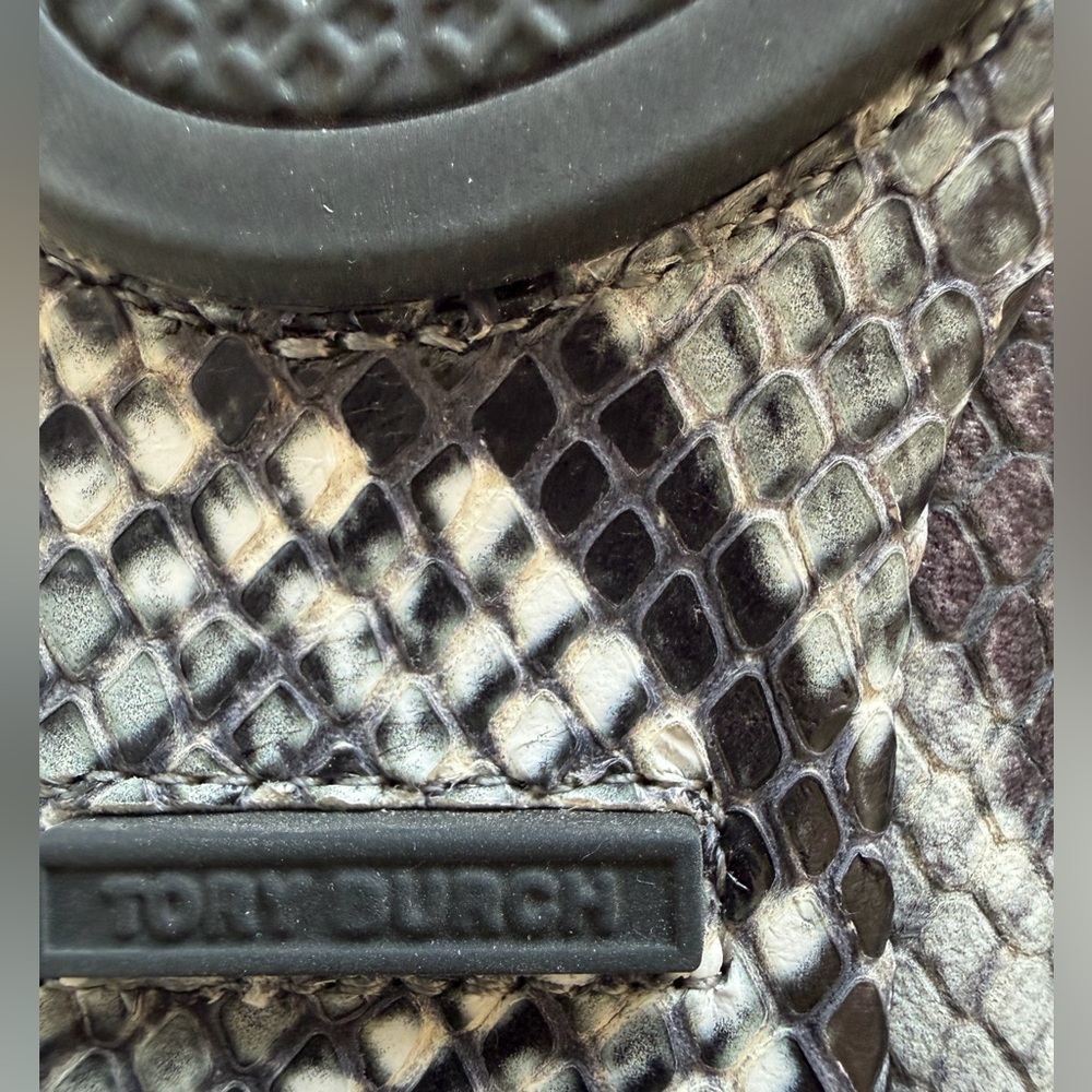 Tory Burch Reva Snakeskin Ballet Flats Size 6 Black Logo Medallion Leather - Picture 7 of 7